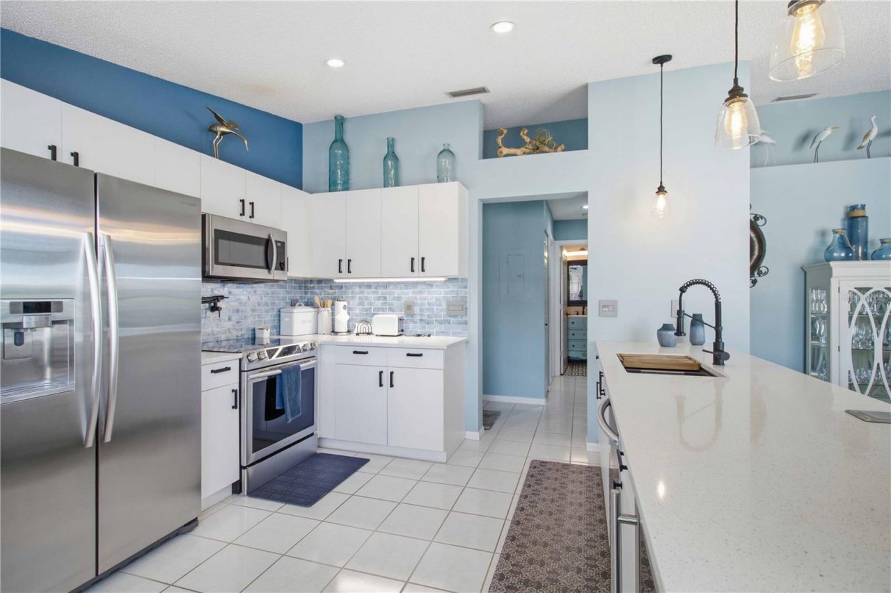 4211 Caddie Drive E, Unit 204, Bradenton, FL 34203 Photo