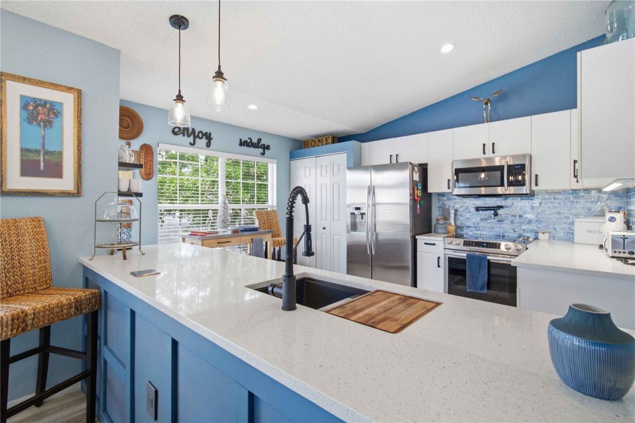 4211 Caddie Drive E, Unit 204, Bradenton, FL 34203 Photo