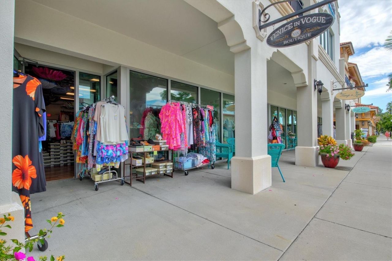437 Cerromar Lane, Unit 424, Venice, FL 34293 Photo