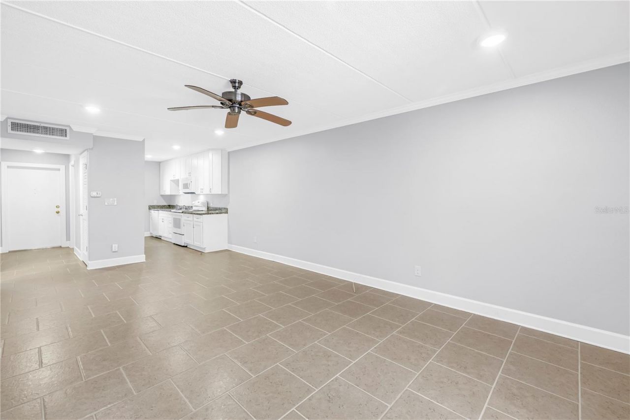 4435 1st Street Ne, Unit 104, Saint Petersburg, FL 33703 Photo