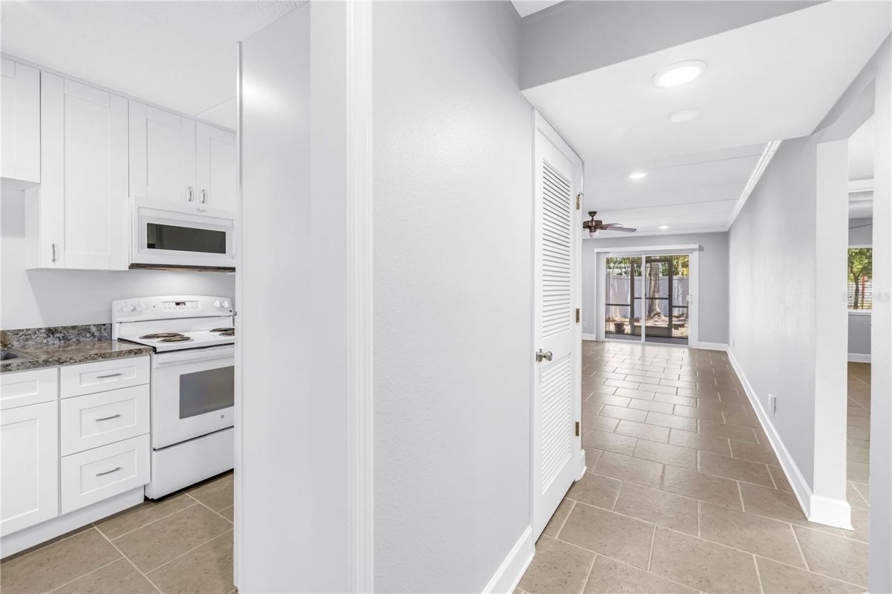 4435 1st Street Ne, Unit 104, Saint Petersburg, FL 33703 Photo