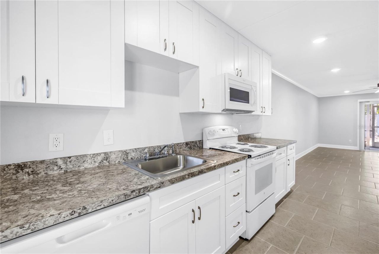 4435 1st Street Ne, Unit 104, Saint Petersburg, FL 33703 Photo