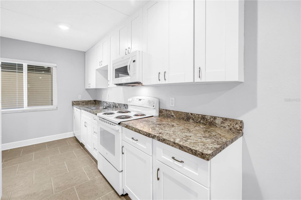 4435 1st Street Ne, Unit 104, Saint Petersburg, FL 33703 Photo