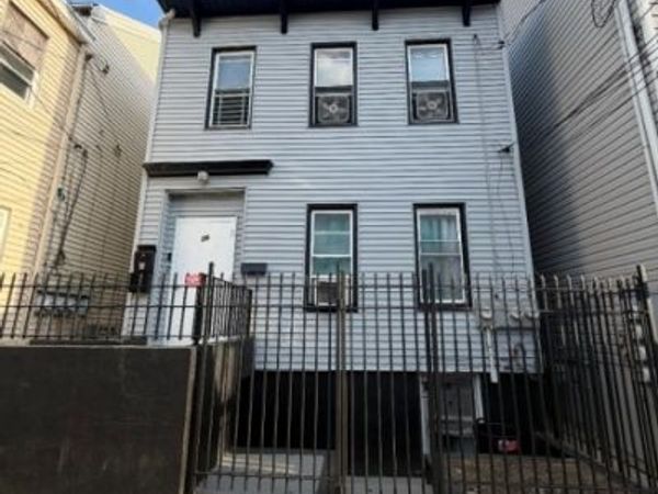 78 16Th Ave, Paterson, NJ 07501