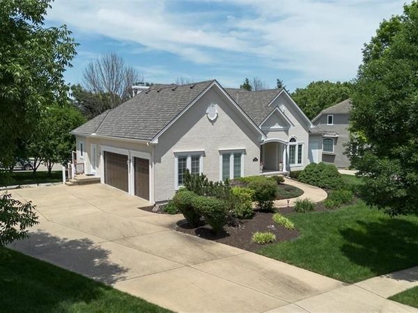 5002 W 143rd Terrace, Leawood, KS 66224