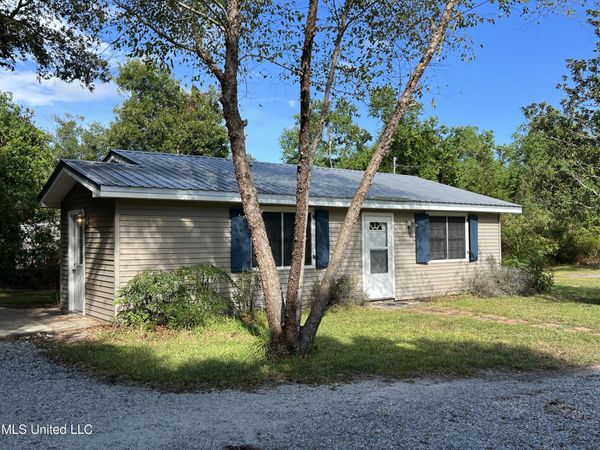 416 Jeff Davis Avenue, Waveland, MS 39576