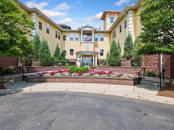 6701 Lake Shore Drive S, Unit 101, Richfield, MN 55423