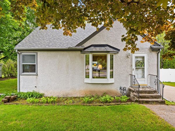 1050 County Road B2 W, Roseville, MN 55113
