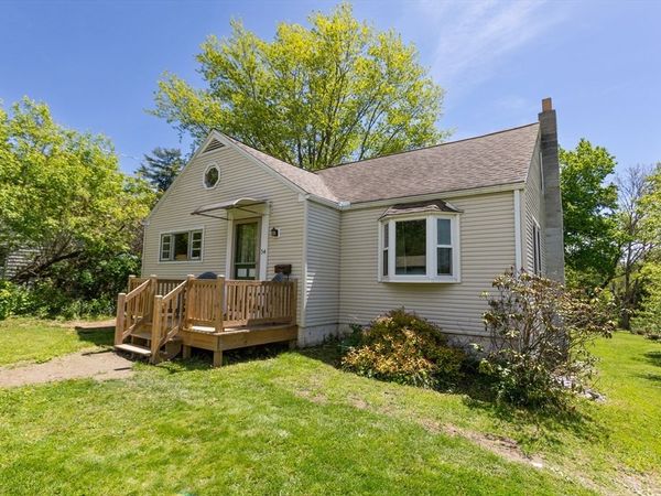 54 Charles St, Williamstown, MA 01267