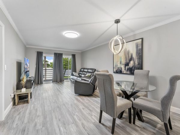 118 Lake Constance, West Palm Beach, FL 33411