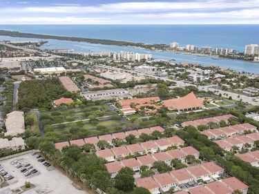 23 Live Oak Circle, Tequesta, FL 33469