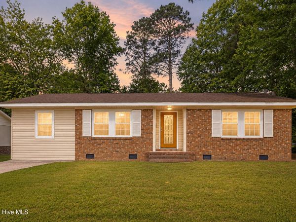 616 S Orange Street , Wallace, NC 28466