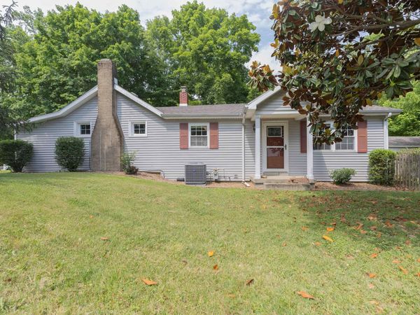 10000 Lockwood Lane, Newburgh, IN 47630