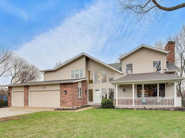 1604 Pleasant Court , Libertyville, IL 60048