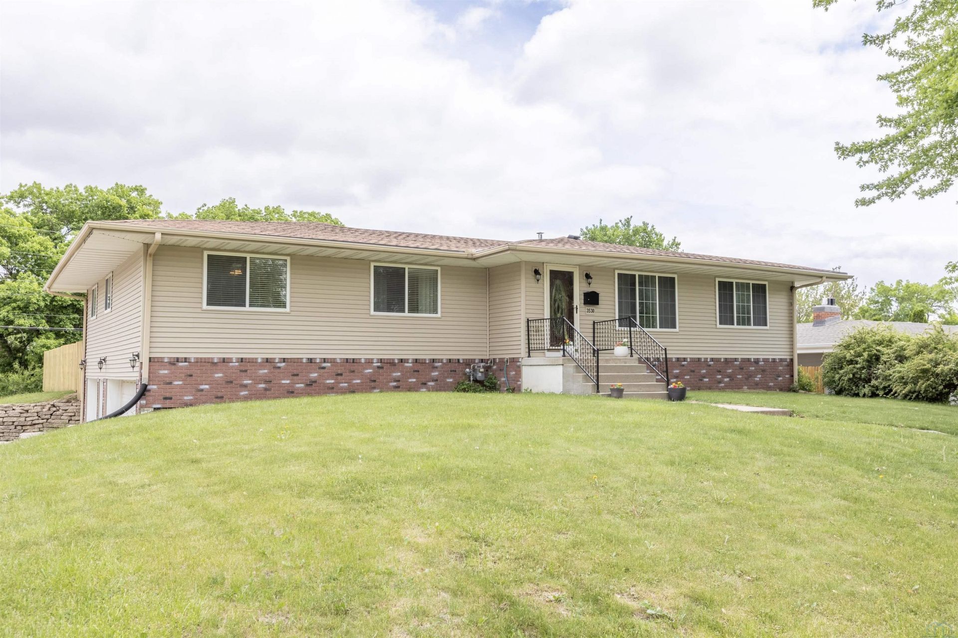 3530 Court St, Sioux City, IA 51104 Main Photo