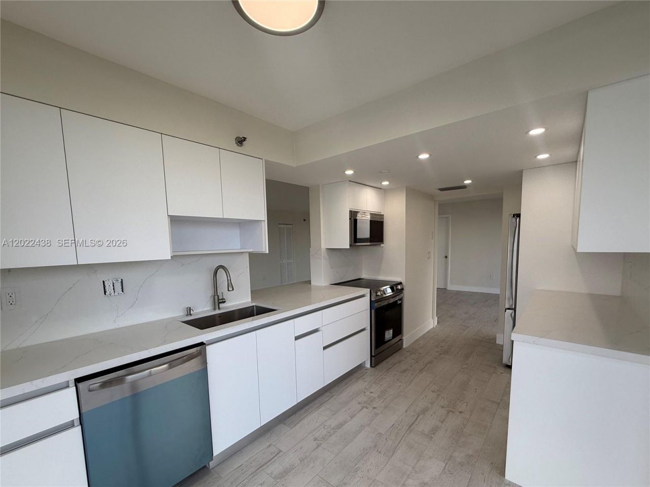 801 N Venetian Dr, Unit 408, Miami, FL 33139 Photo