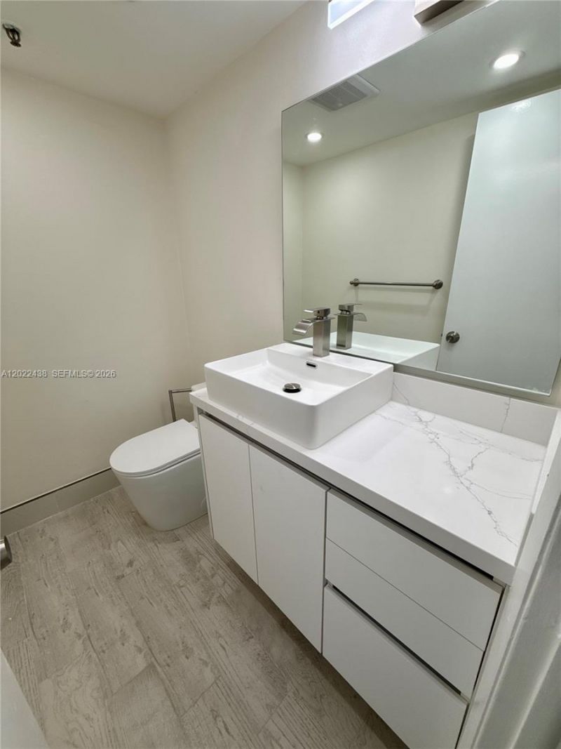 801 N Venetian Dr, Unit 408, Miami, FL 33139 Photo
