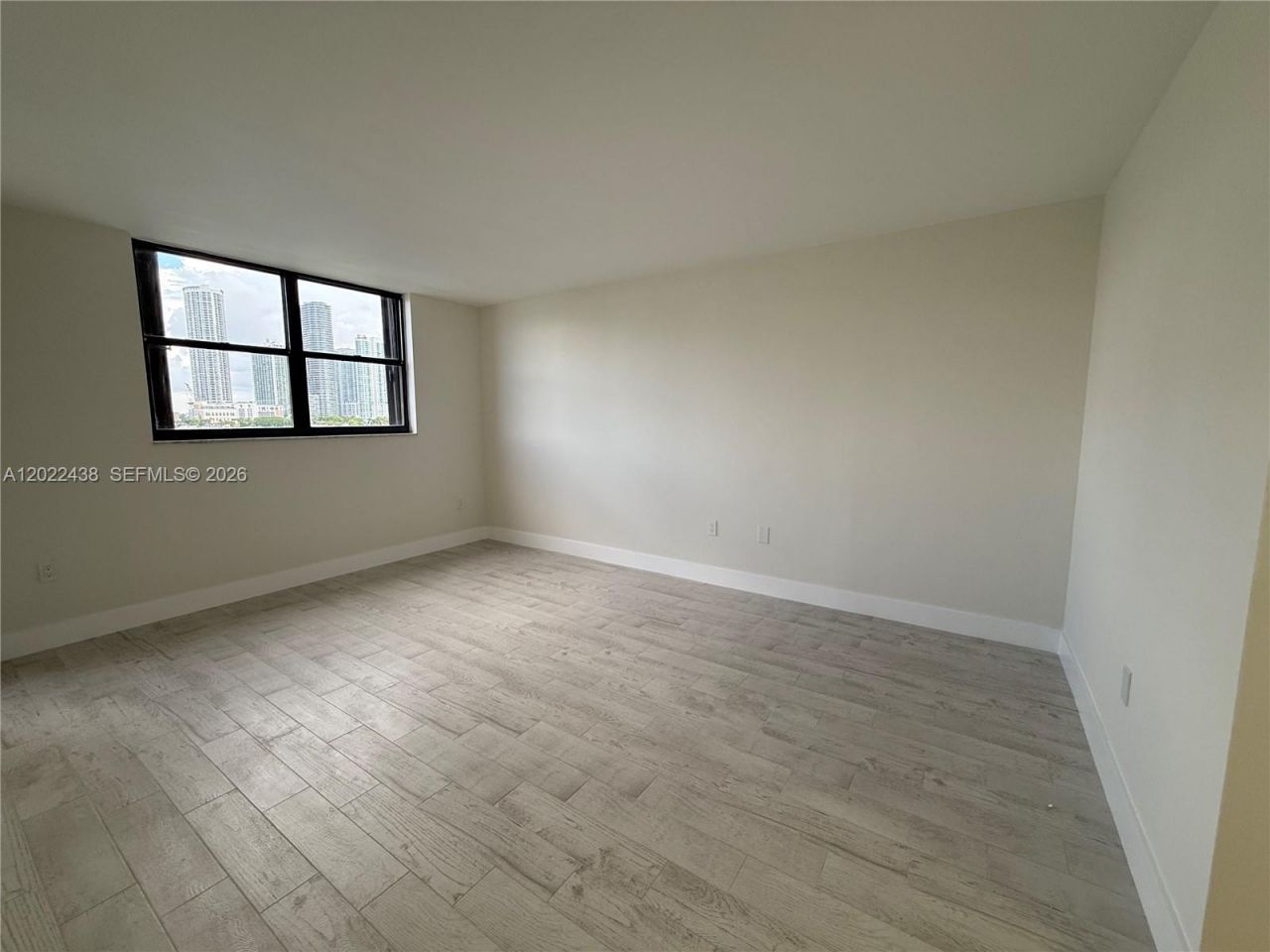 801 N Venetian Dr, Unit 408, Miami, FL 33139 Photo