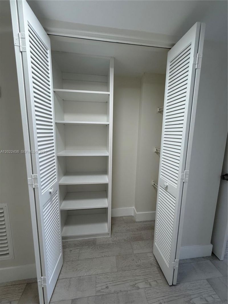 801 N Venetian Dr, Unit 408, Miami, FL 33139 Photo