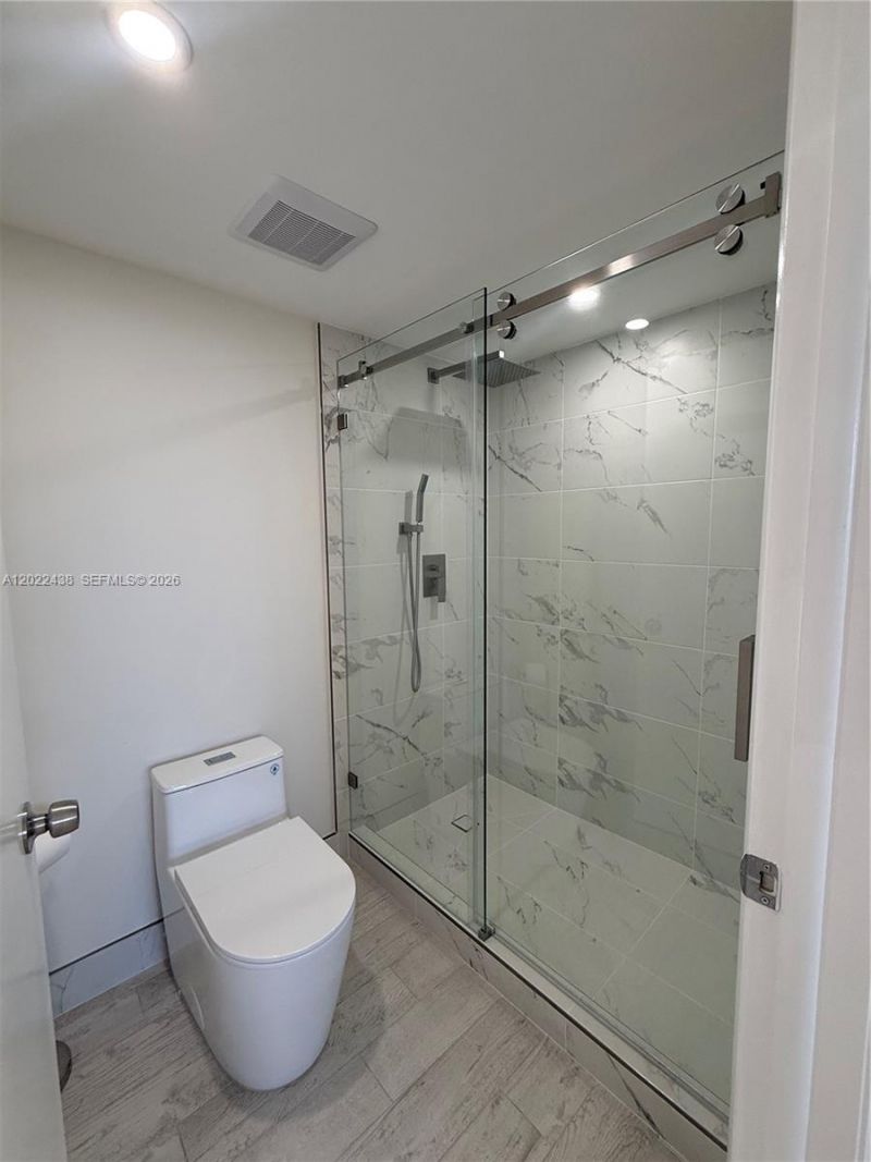 801 N Venetian Dr, Unit 408, Miami, FL 33139 Photo