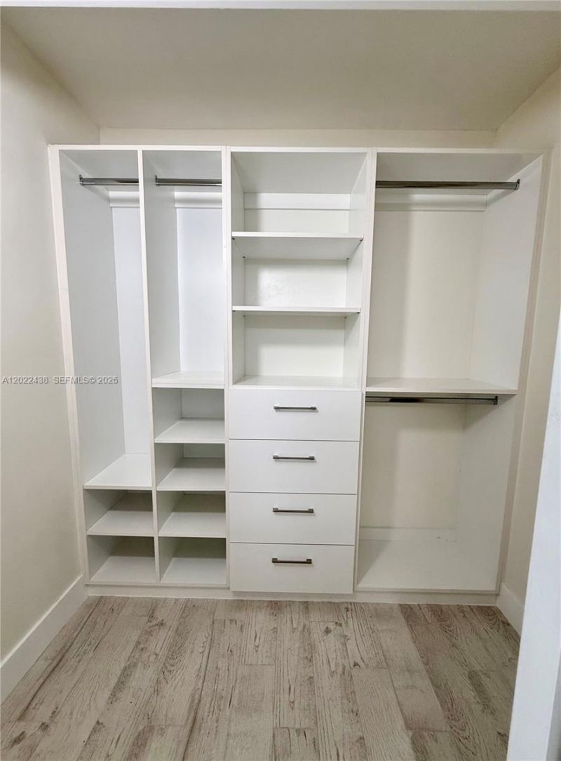801 N Venetian Dr, Unit 408, Miami, FL 33139 Photo