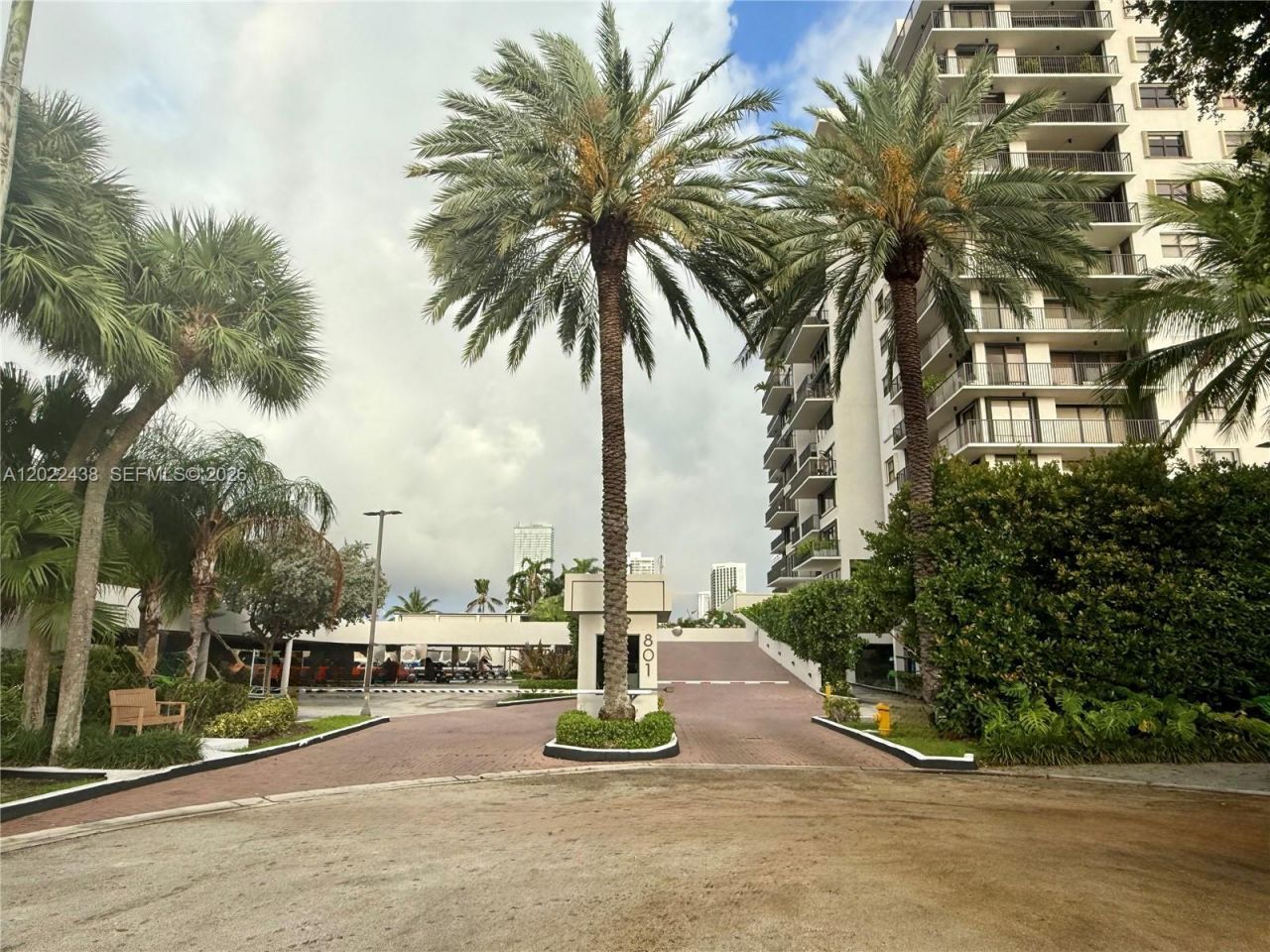 801 N Venetian Dr, Unit 408, Miami, FL 33139 Photo
