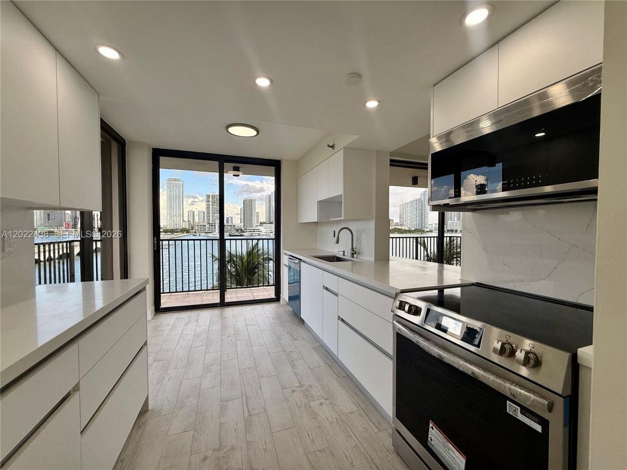 801 N Venetian Dr, Unit 408, Miami, FL 33139 Photo