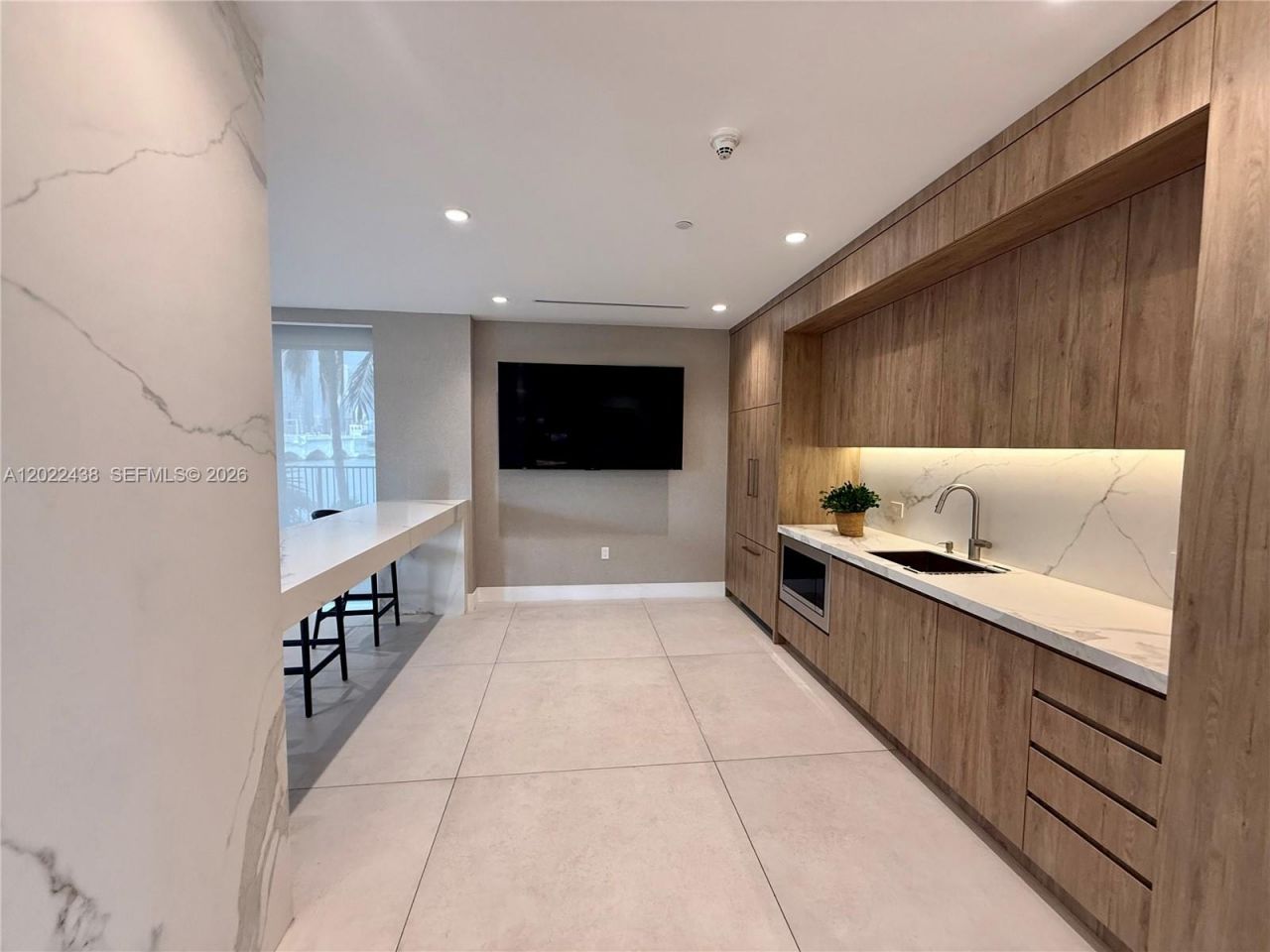 801 N Venetian Dr, Unit 408, Miami, FL 33139 Photo