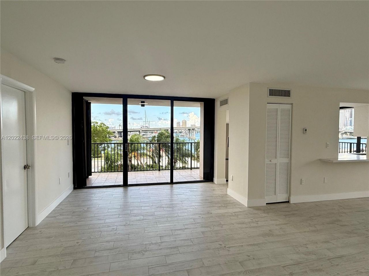 801 N Venetian Dr, Unit 408, Miami, FL 33139 Photo