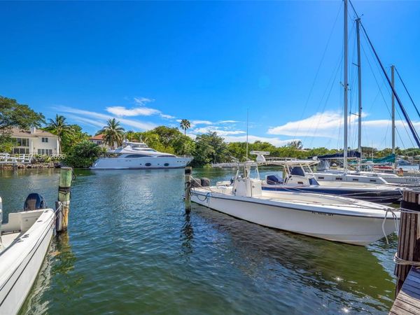100 Edgewater Dr, Unit 329, Coral Gables, FL 33133