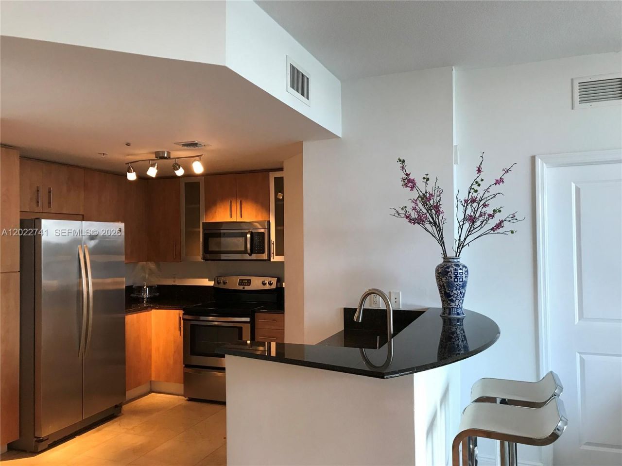 7900 Harbor Island Dr , Unit 523, North Bay Village, FL 33141 Photo
