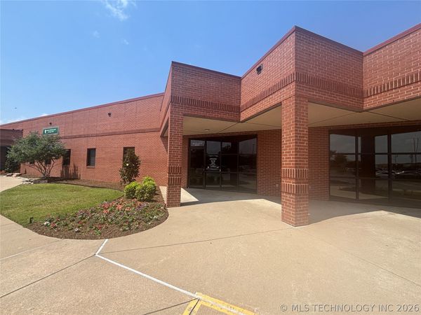 2002 12th Avenue NW, Unit E, Ardmore, OK 73401
