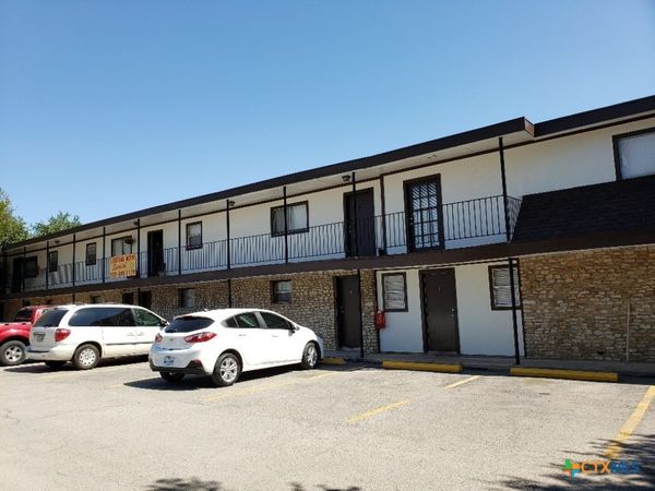 1706 N Interstate 35 , Unit 11, San Marcos, TX 78666