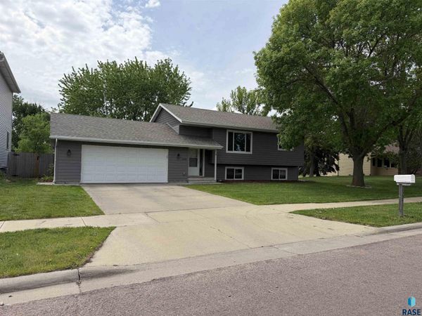 6205 W 43rd St, Sioux Falls, SD 57106