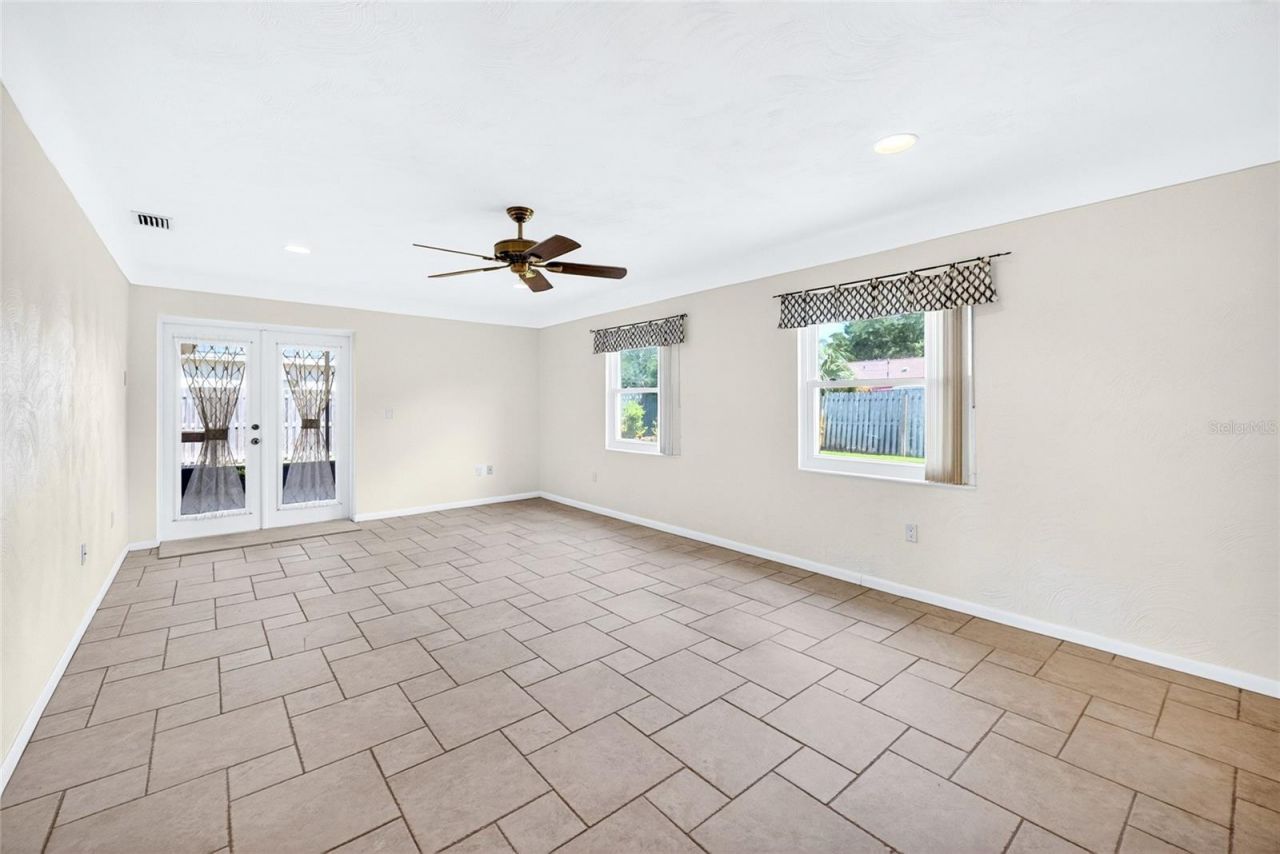 6074 28th Avenue N, Saint Petersburg, FL 33710 Photo