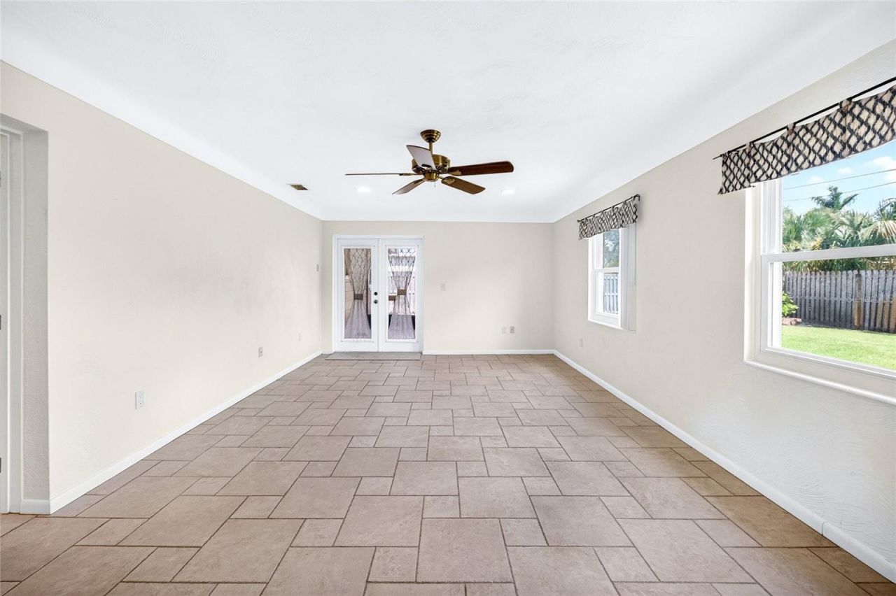 6074 28th Avenue N, Saint Petersburg, FL 33710 Photo