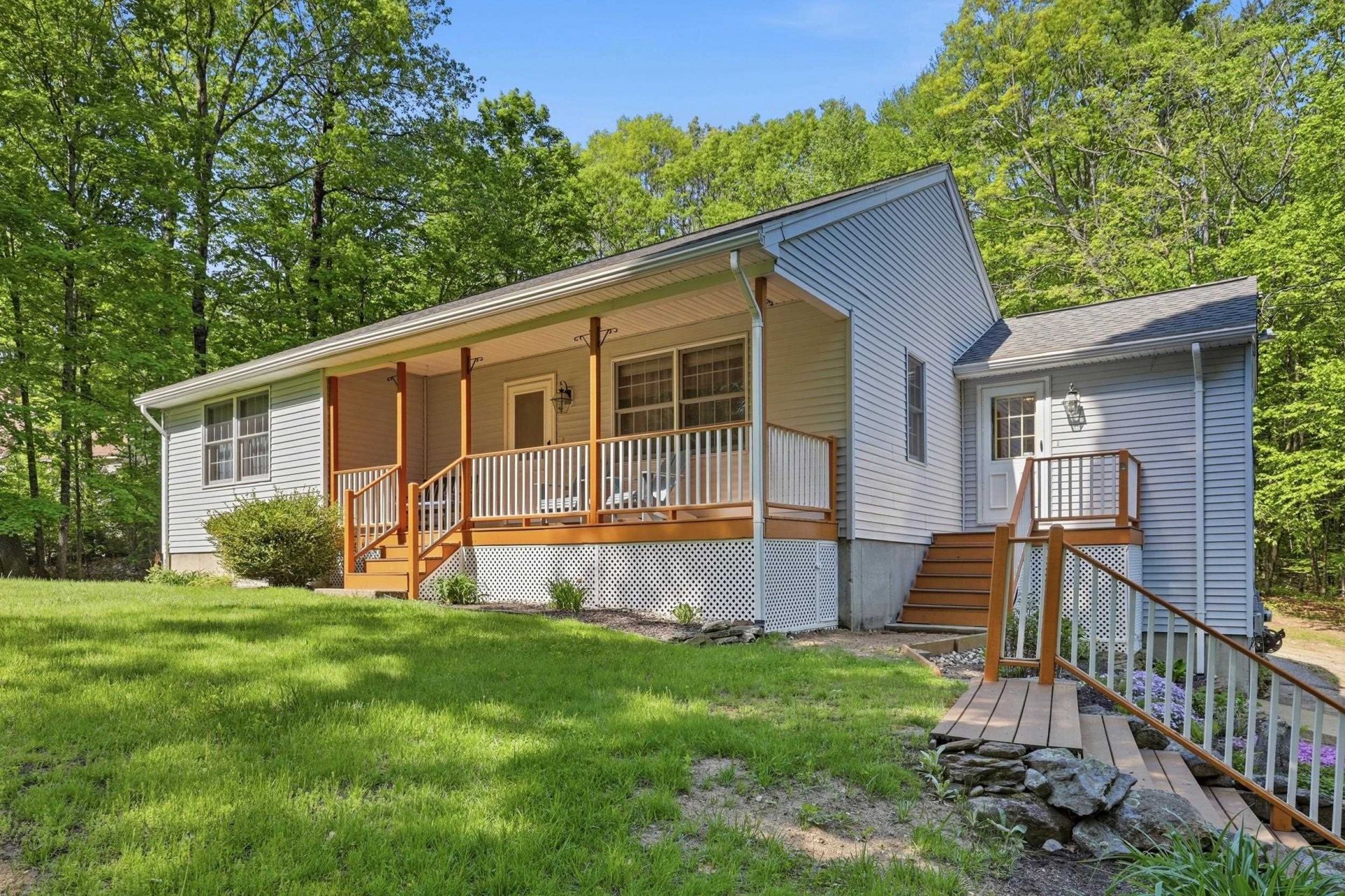 83 Hampstead Road, Sandown, NH 03873 Main Photo