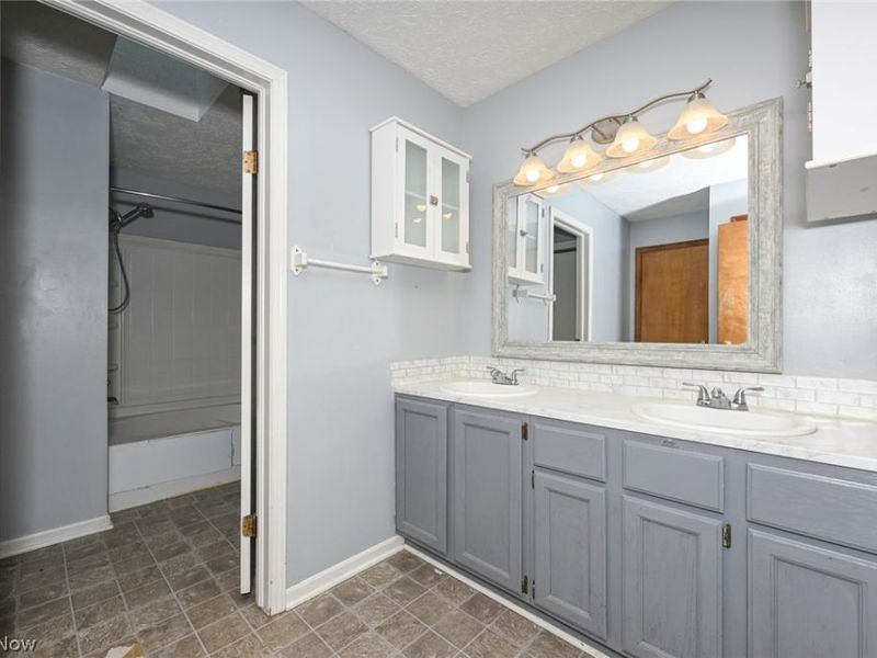 5323 Francesca Street NE, Louisville, OH 44641 Photo 34
