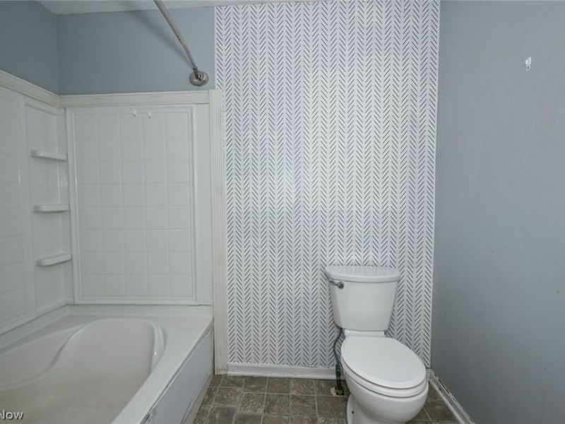 5323 Francesca Street NE, Louisville, OH 44641 Photo 36