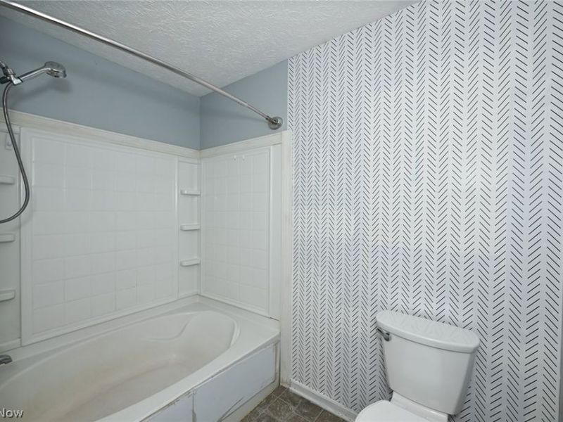5323 Francesca Street NE, Louisville, OH 44641 Photo 37