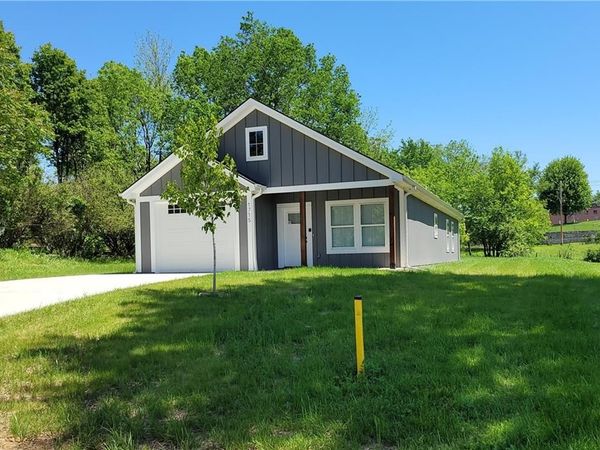 1715 S Hardy Avenue, Independence, MO 64052