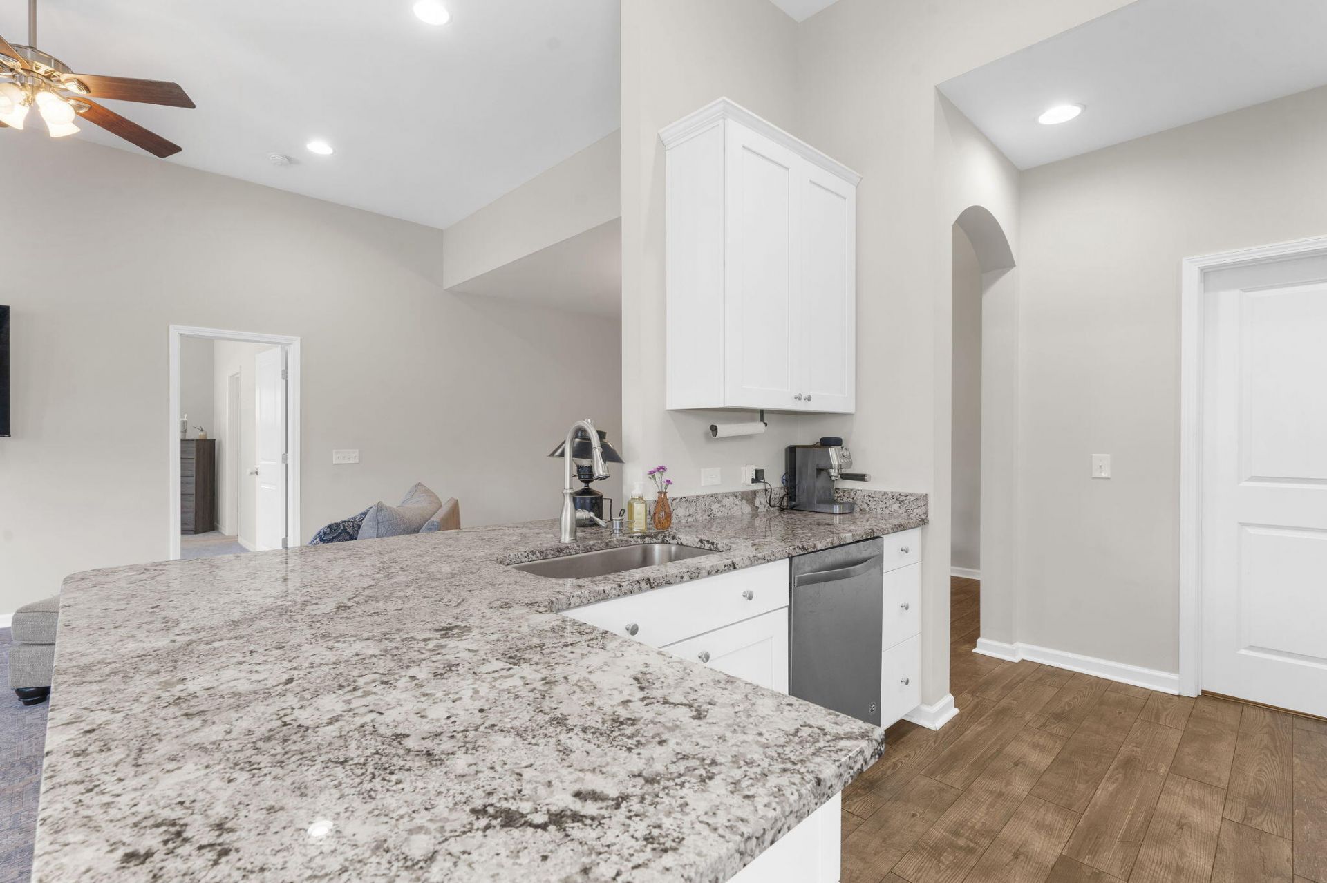 3310 Zoe Street Photo 18