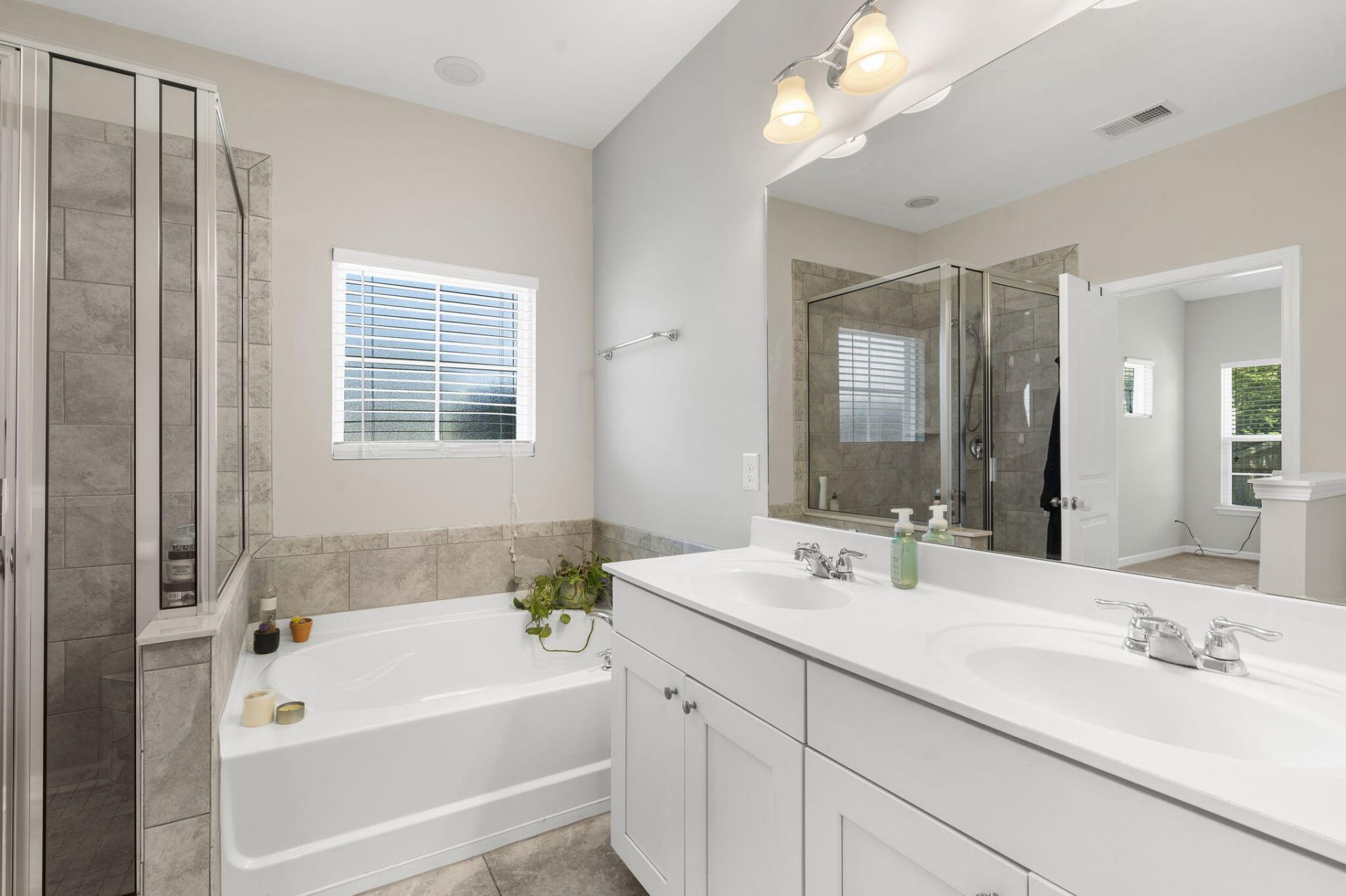 3310 Zoe Street Photo 25