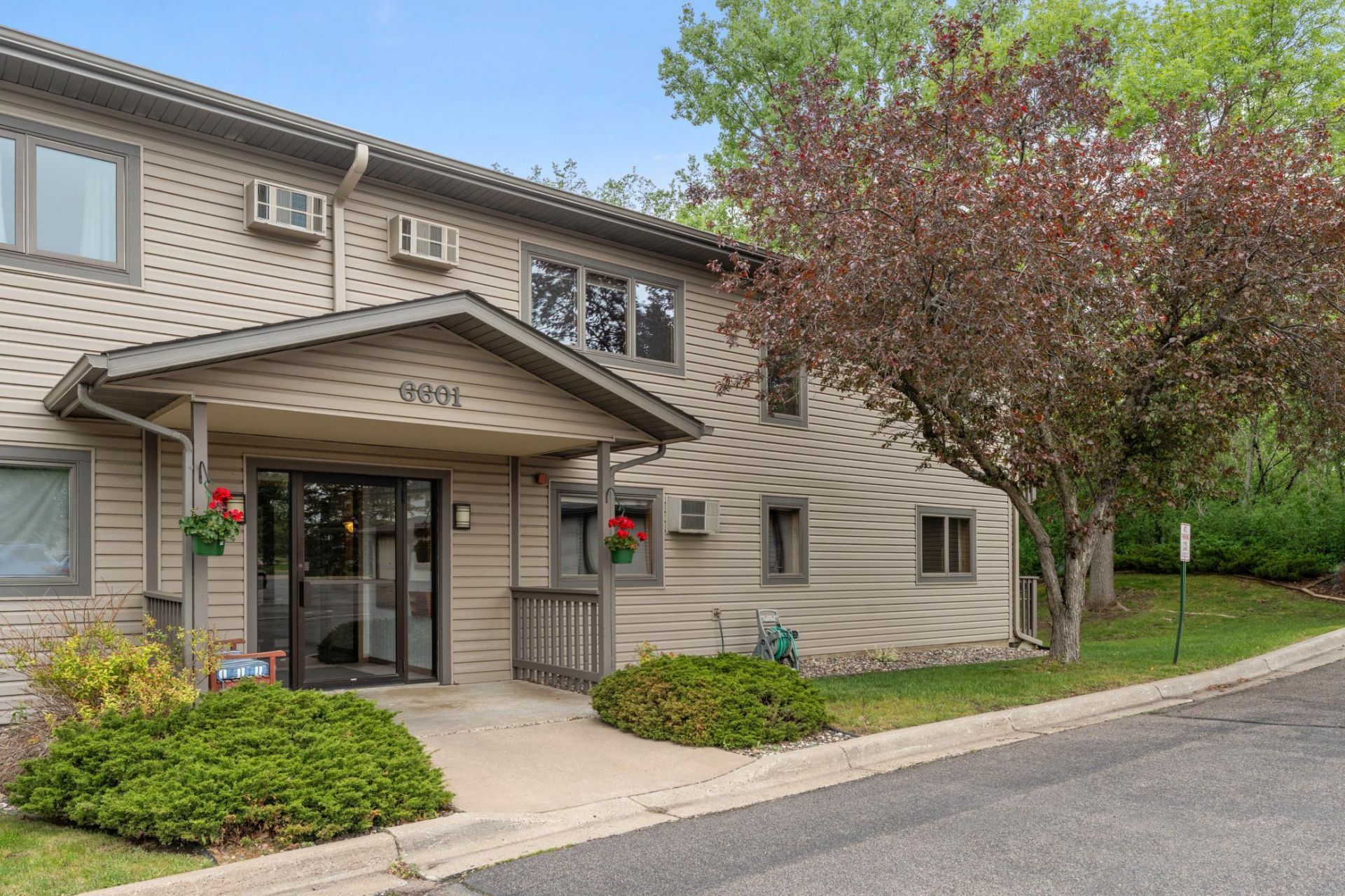 6601 Buckley Circle, Unit 109, Inver Grove Heights, MN 55076 Main Photo