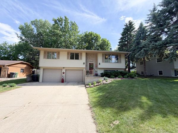 1925 Driftwood Avenue, Worthington, MN 56187