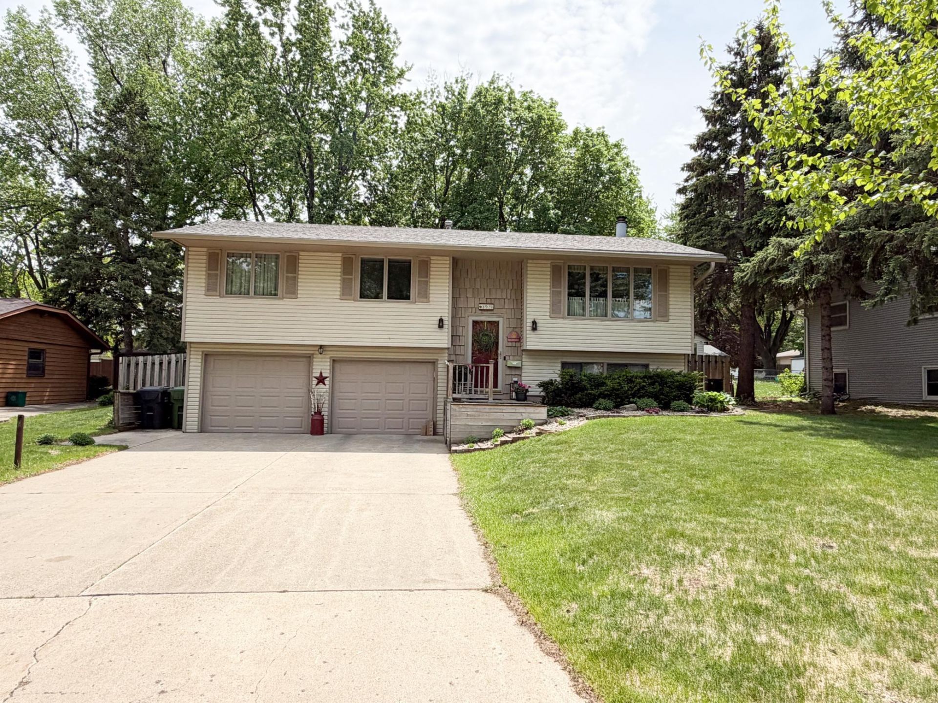 1925 Driftwood Avenue , Worthington, MN 56187