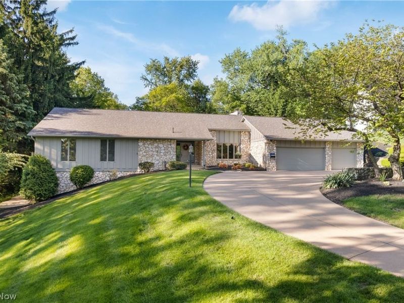 3200 Croydon Drive NW, Canton, OH 44718 Photo 2