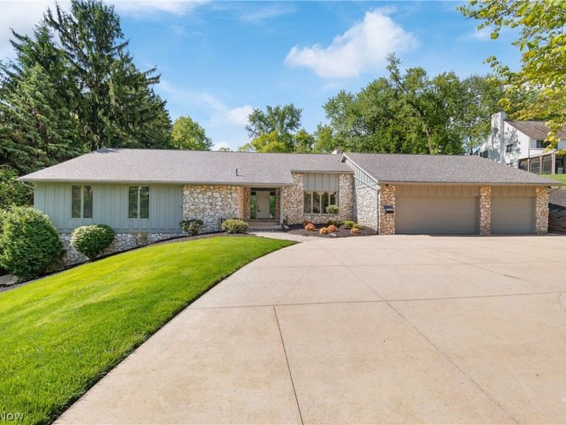 3200 Croydon Drive NW, Canton, OH 44718 Photo 3