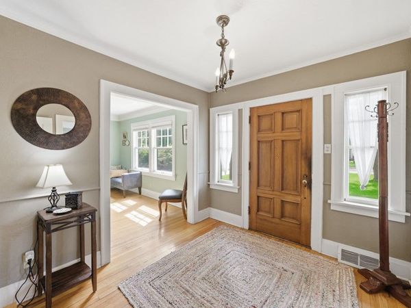 413 38th Place, Des Moines, IA 50312