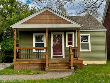 2230 Montroyal Avenue, Waterford Twp, MI 48328